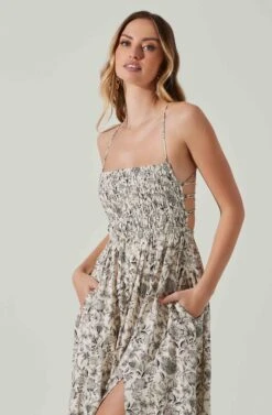 Stasia Floral Smocked Midi Dress 19 Stasia Floral Smocked Midi Dress -Astr The Label Shop ACDR101720P DARKBROWNPAISLEY 4