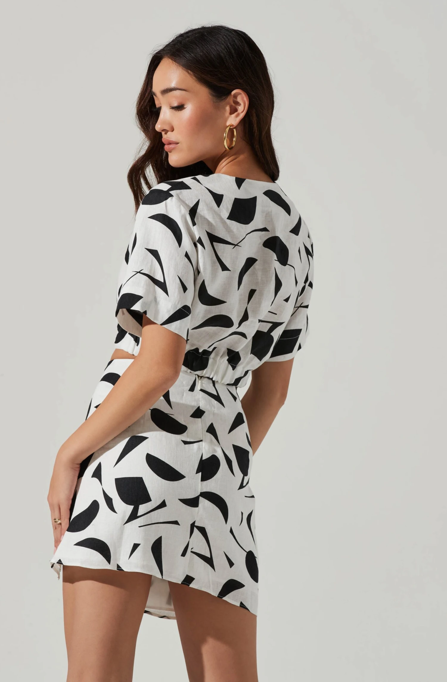 Nirina Abstract Print Wrapped Front Crop Top 7 Nirina Abstract Print Wrapped Front Crop Top - Image 5