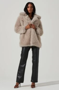 Hadley Faux Fur Coat -Astr The Label Shop ACT17441 SILVER 1 8d831f7e 5a1f 402e ada3 ba8c6eceb47e