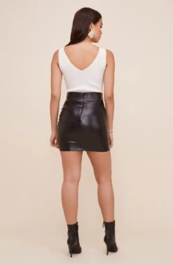 Ribbed V Neck Bodysuit -Astr The Label Shop WL18 1285 IVORY 4