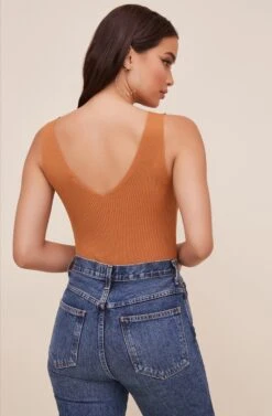 Ribbed V Neck Bodysuit -Astr The Label Shop WL18 1285 RUST 5